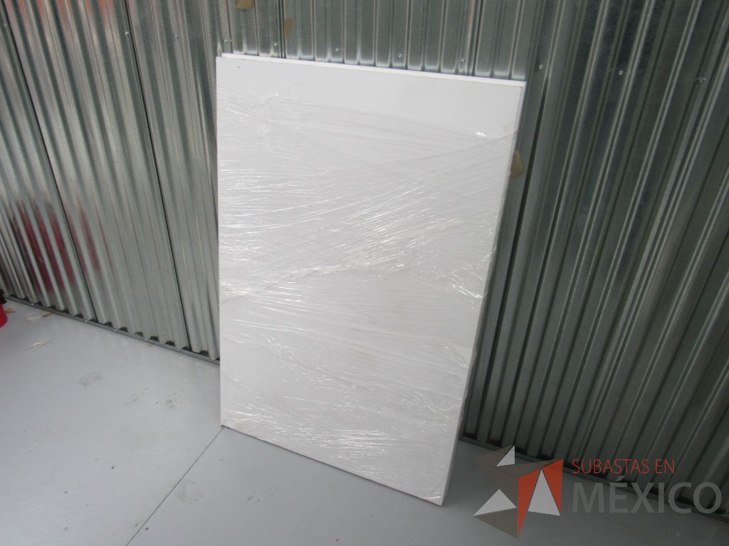 Lote 041 -2 Mesas rectangulares desarmadas tipo madera en color blanco desarmada con 4 patas metálicas