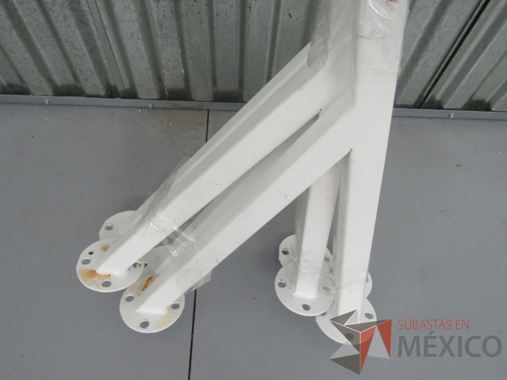 Lote 041 -2 Mesas rectangulares desarmadas tipo madera en color blanco desarmada con 4 patas metálicas - Imagen 4