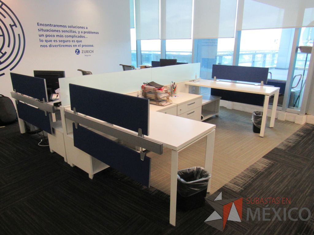 Lote 017 -Estación de trabajo para 3 personas con 2 archivero horizontales de 2 cajones y 4 gabinetes con espacio para documentos color blanco - Imagen 5