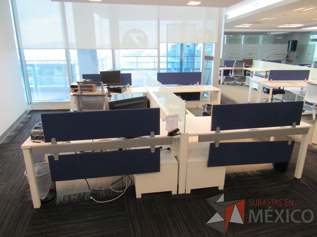 Lote 017 -Estación de trabajo para 3 personas con 2 archivero horizontales de 2 cajones y 4 gabinetes con espacio para documentos color blanco - Imagen 8