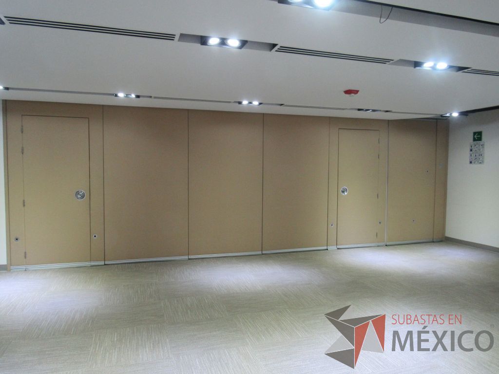 Lote 404 - 7 Piezas de muro movil color beige y 2 puertas