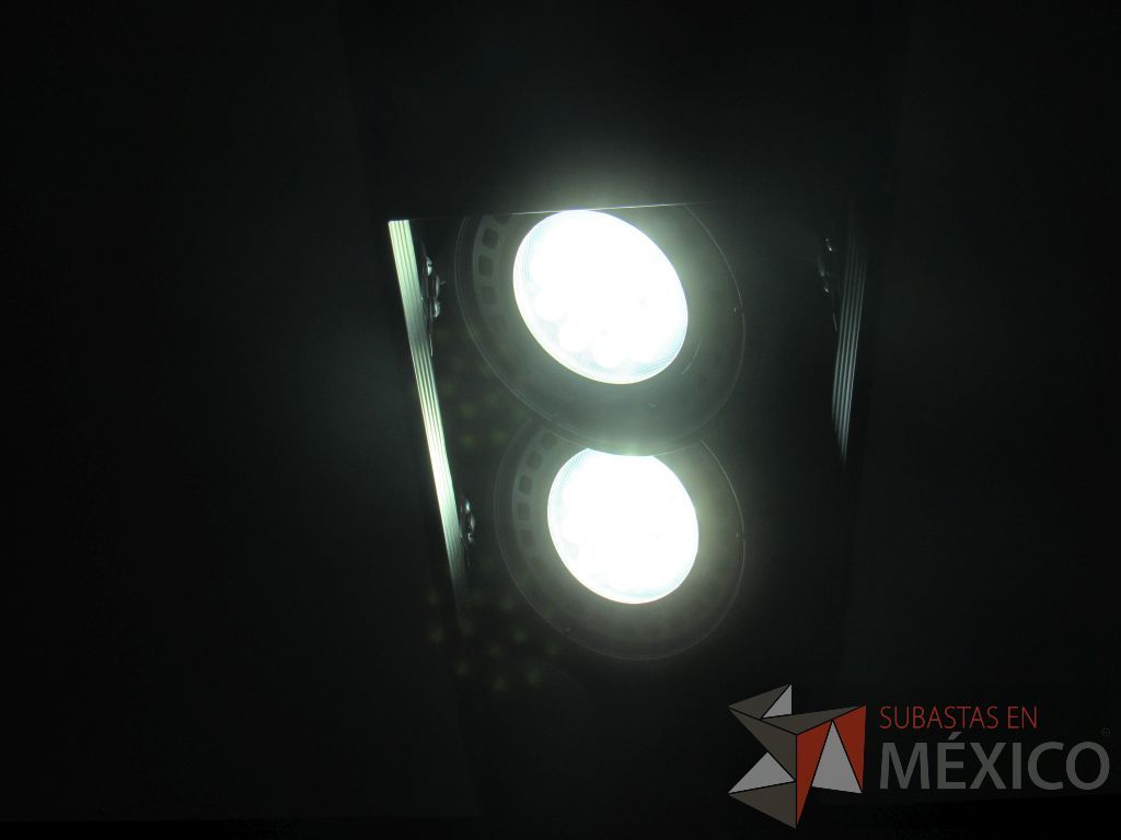 Lote 409 - 36 Luminarias con doble foco y base metálica color negro - Imagen 5