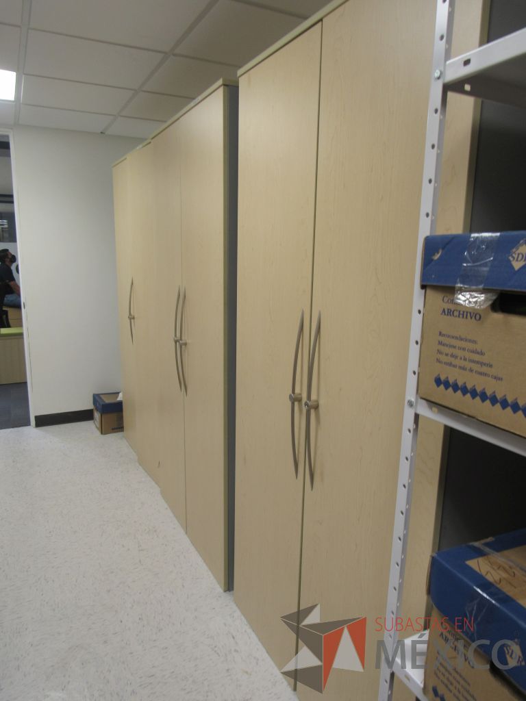 Lote 008 - Gabinete altos de 2 puertas y 3 entrepaños - Imagen 5