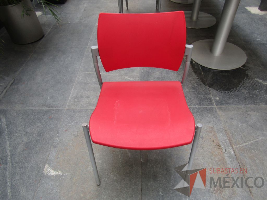 Lote 052 - 2 Sillas de comedor con 4 patas metálicas asiento y respaldo liso color rojo - Imagen 2