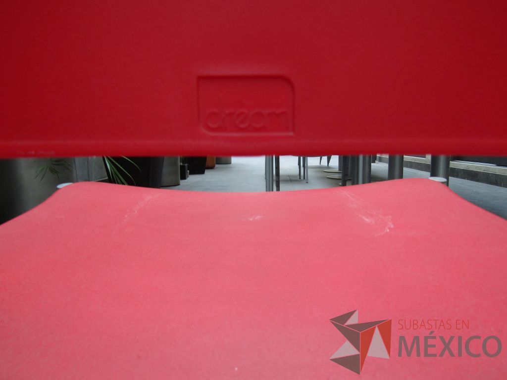 Lote 052 - 2 Sillas de comedor con 4 patas metálicas asiento y respaldo liso color rojo - Imagen 5