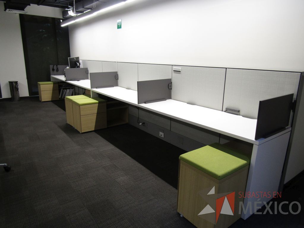 Lote 019 - Estación de trabajo para 4 personas de mampara media con 4 credenzas de 2 cajones y 1 entrepaño - Imagen 10