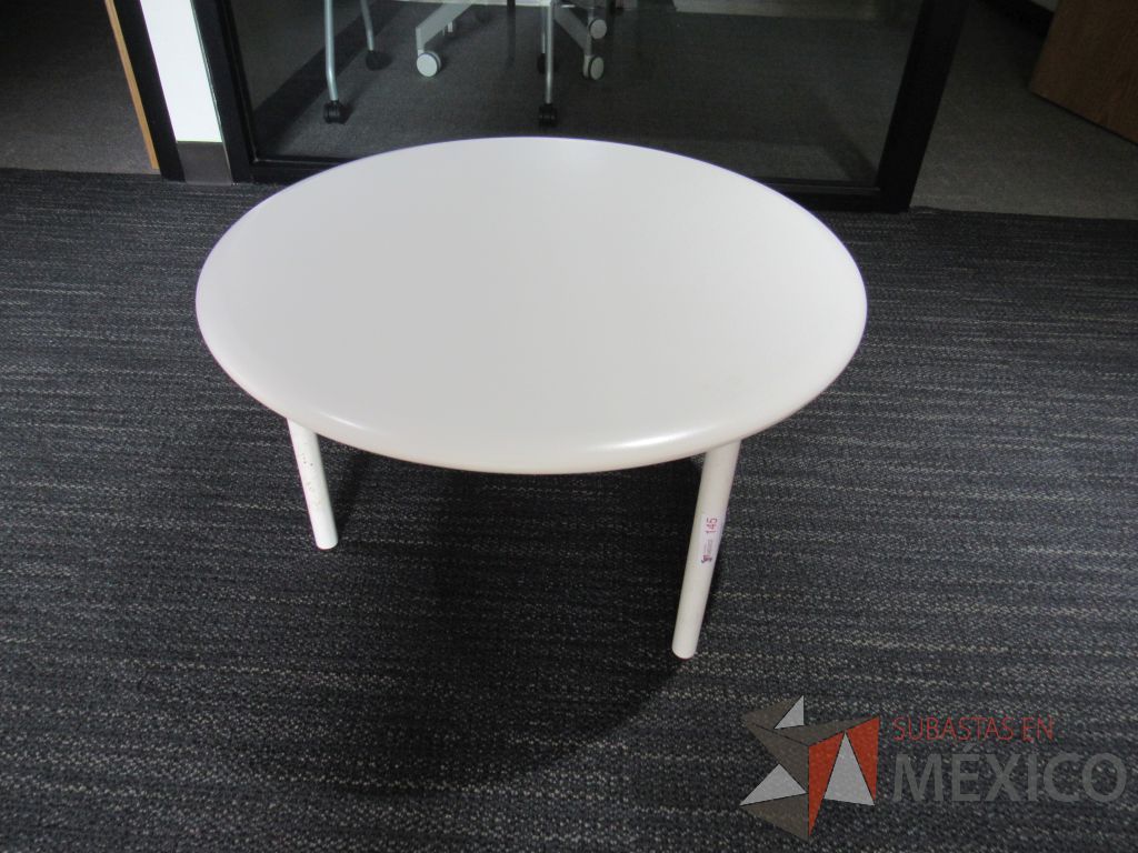 Lote 010 - Mesa de apoyo circular con base metálica y cubierta color gris - Imagen 5