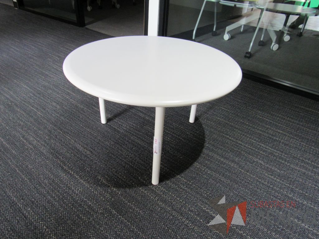 Lote 010 - Mesa de apoyo circular con base metálica y cubierta color gris - Imagen 3