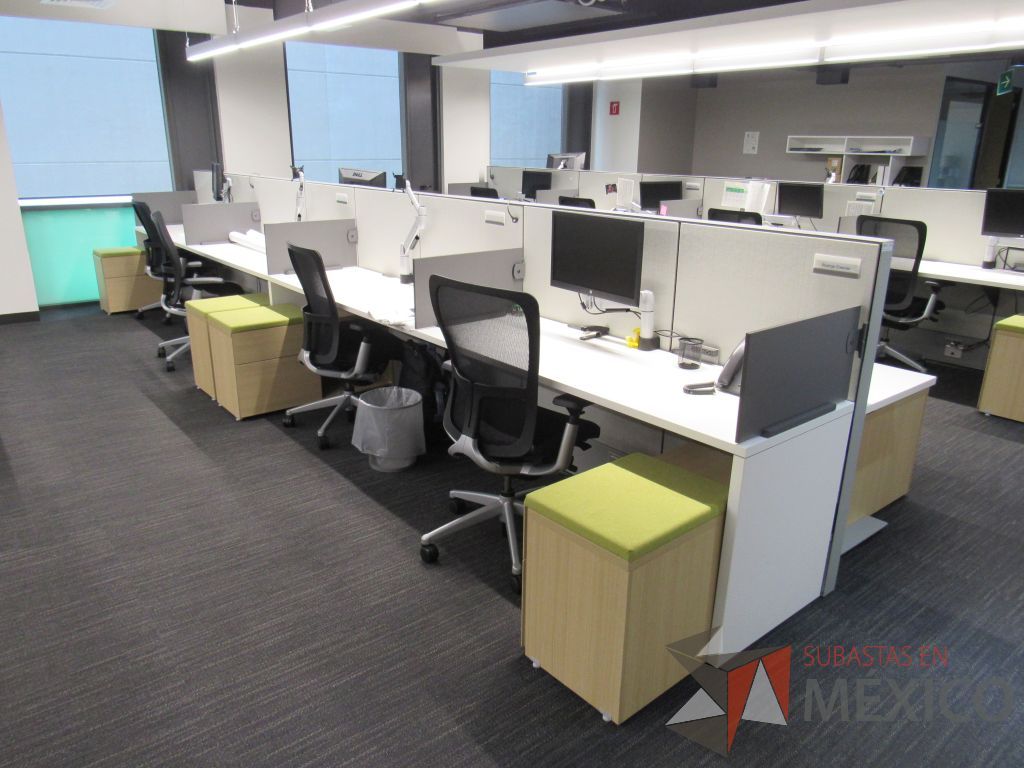 Lote 103 - Estación de trabajo para 7 personas de mampara media con 6 credenzas de 2 cajones y 1 entrepaño - Imagen 4