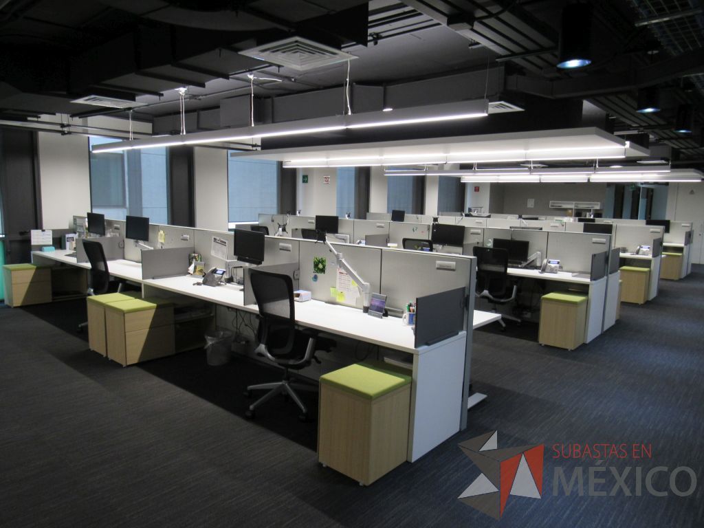 Lote 062 - Estación de trabajo para 8 personas de mampara media con 7 credenzas de 2 cajones y 1 entrepaño - Imagen 8