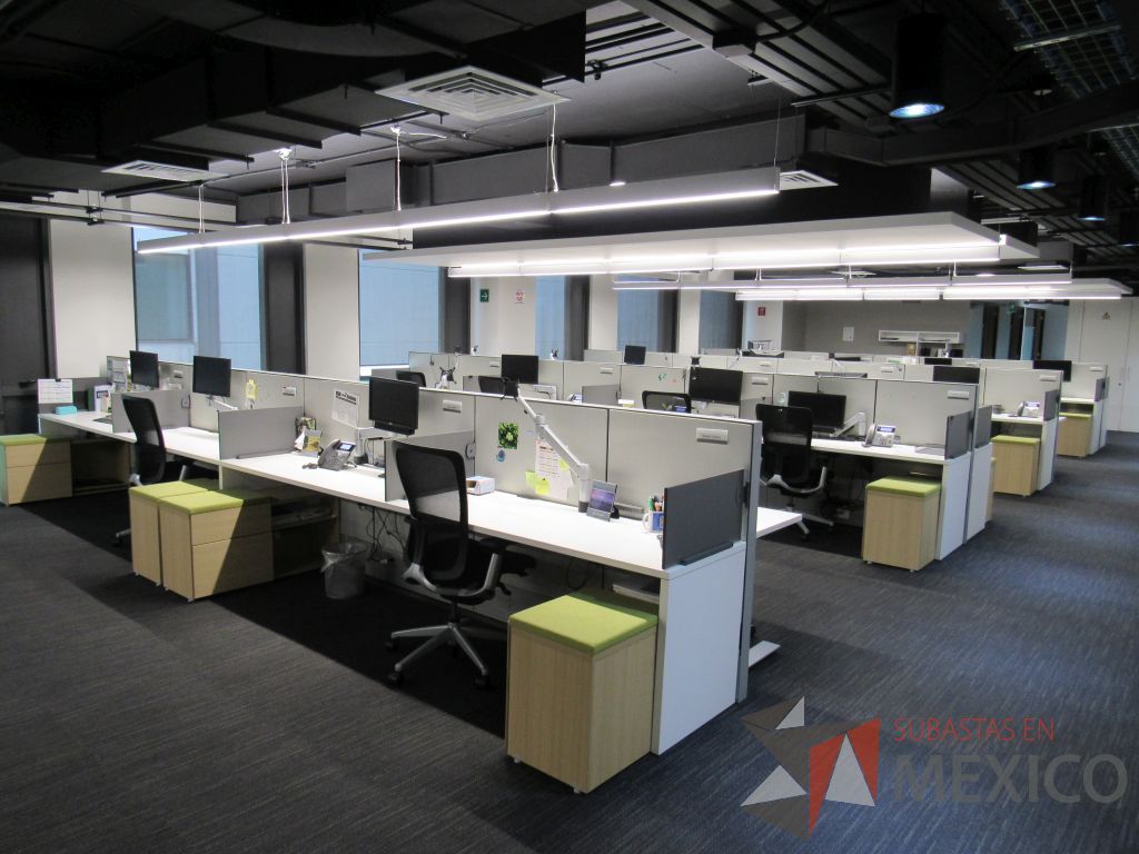 Lote 103 - Estación de trabajo para 7 personas de mampara media con 6 credenzas de 2 cajones y 1 entrepaño - Imagen 9