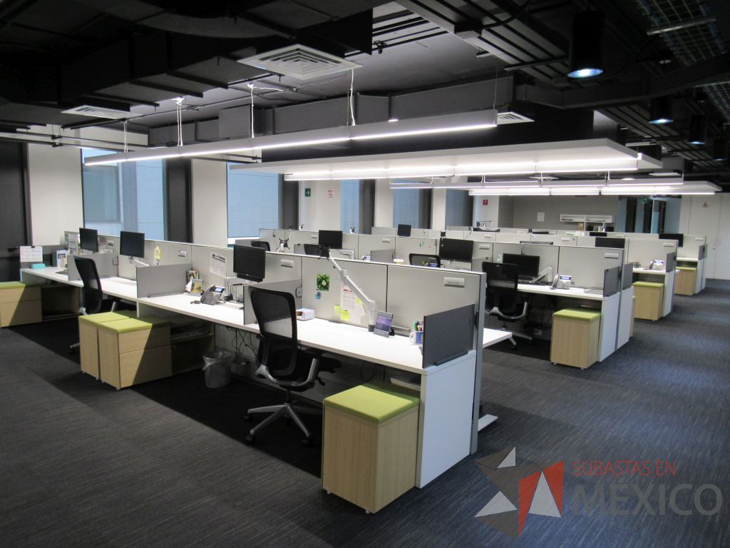 Lote 062 - Estación de trabajo para 8 personas de mampara media con 7 credenzas de 2 cajones y 1 entrepaño - Imagen 10