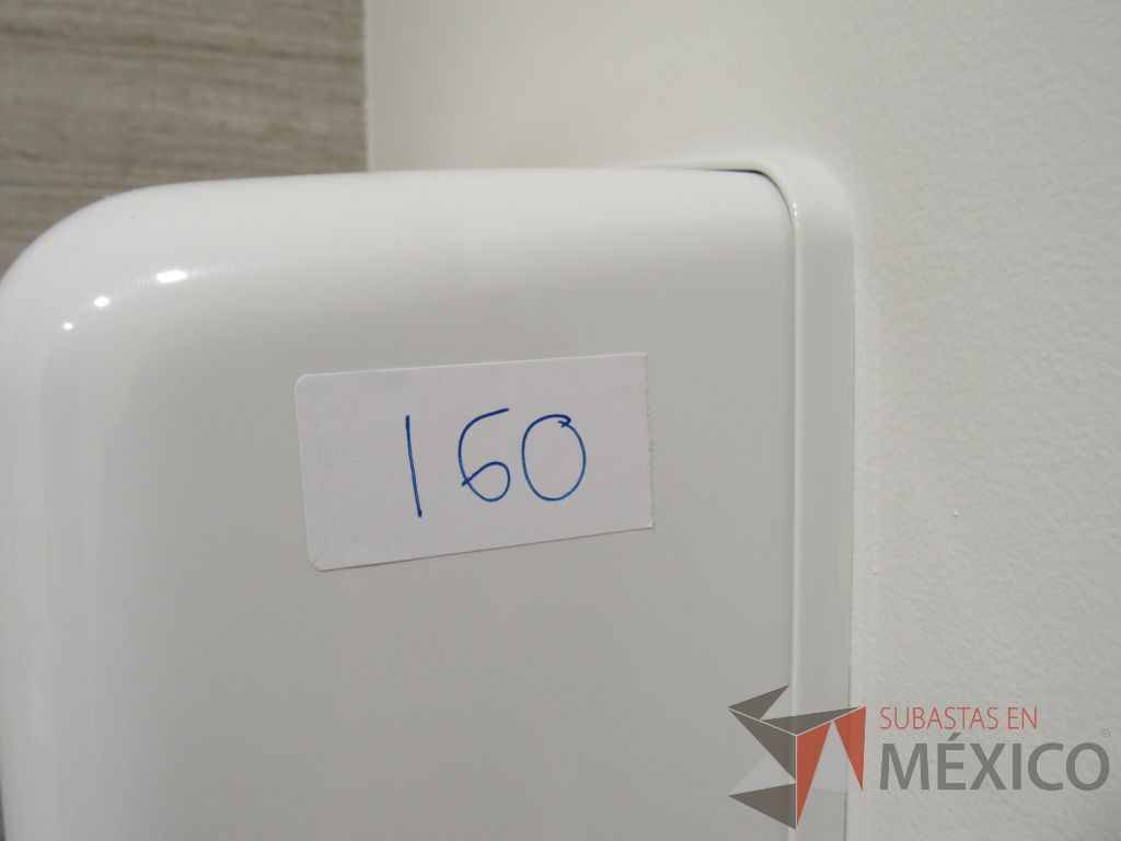 Lote 435 - 2 juegos de Mobiliario para baño ( Gabinete con lavabo, Espejo, Sanitario, Despachadores de papel) - Imagen 14
