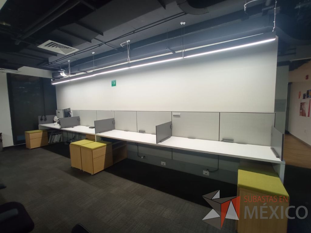 Lote 019 - Estación de trabajo para 4 personas de mampara media con 4 credenzas de 2 cajones y 1 entrepaño - Imagen 6