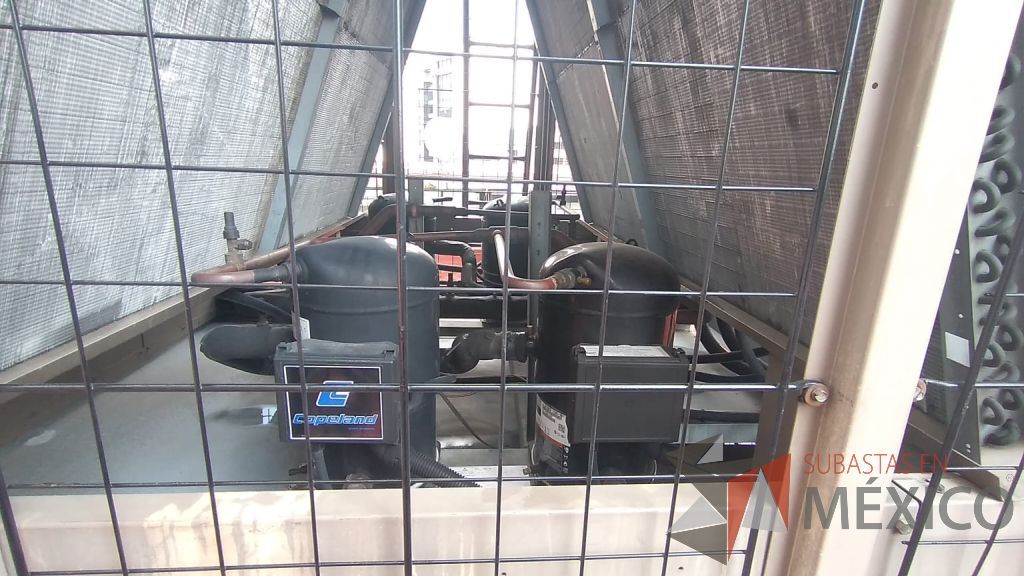 Lote 001 - Aire acondicionado YORK, Modelo: YPAL050CFC46BBDX, 50 TR, con 4 ventiladores. - Imagen 21