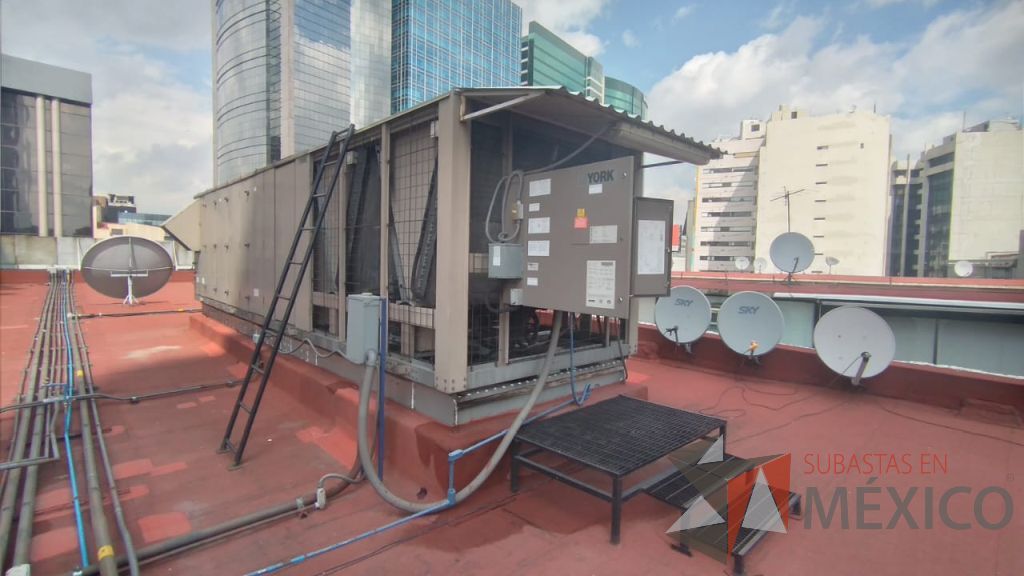 Lote 001 - Aire acondicionado YORK, Modelo: YPAL050CFC46BBDX, 50 TR, con 4 ventiladores. - Imagen 30