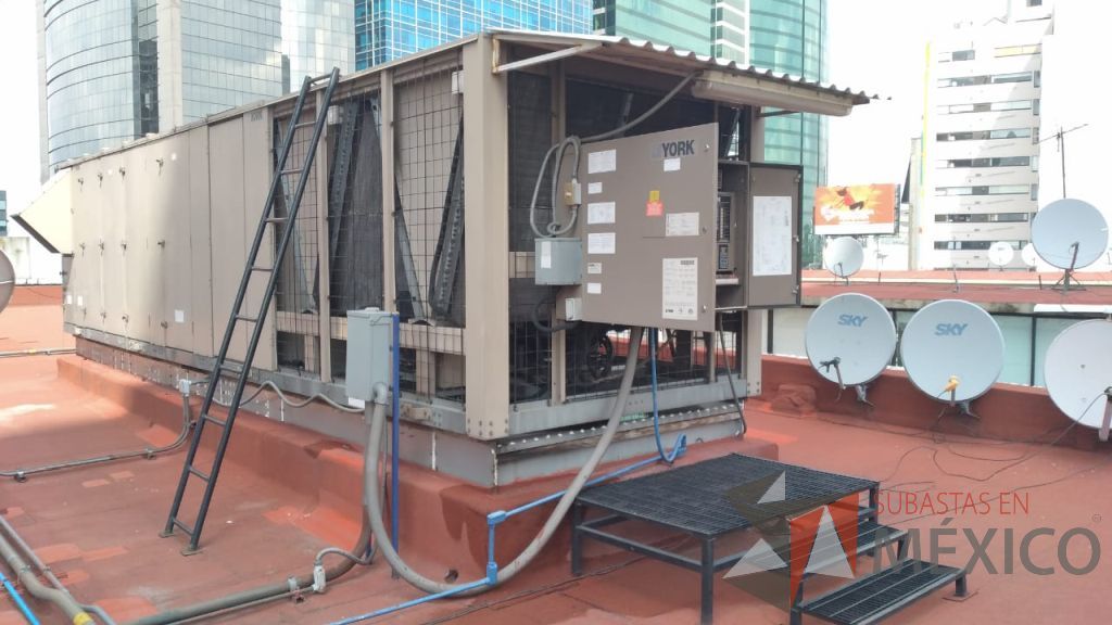 Lote 001 - Aire acondicionado YORK, Modelo: YPAL050CFC46BBDX, 50 TR, con 4 ventiladores. - Imagen 36