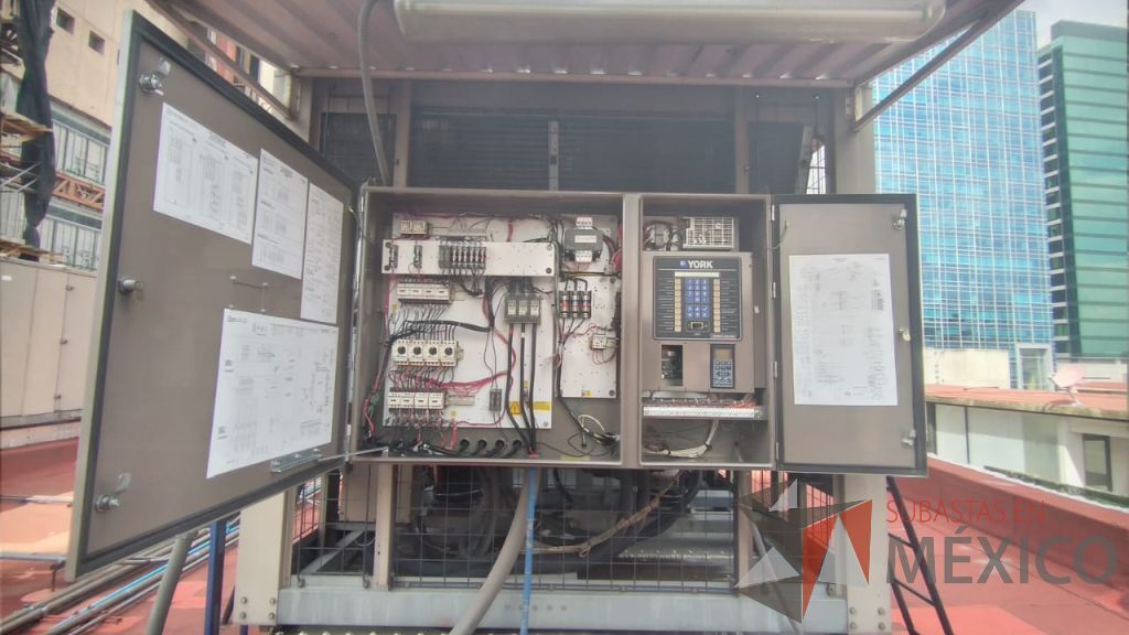 Lote 001 - Aire acondicionado YORK, Modelo: YPAL050CFC46BBDX, 50 TR, con 4 ventiladores. - Imagen 61