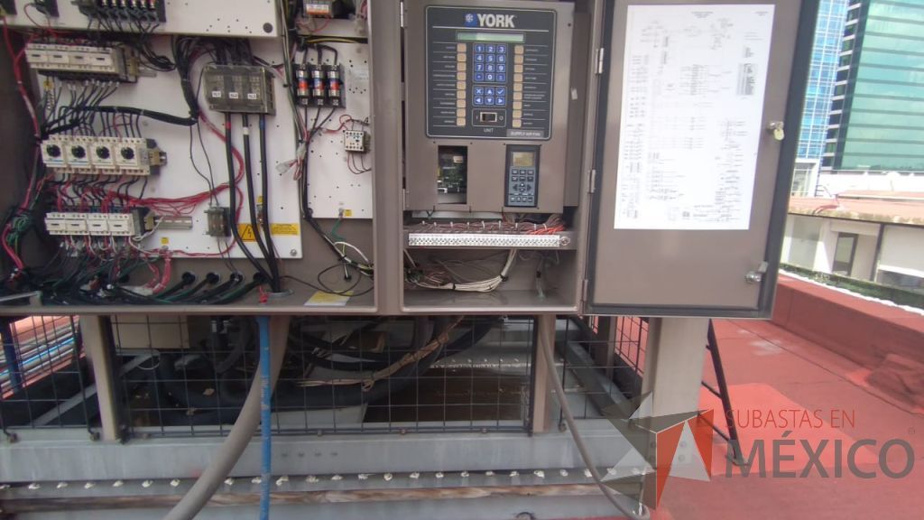 Lote 001 - Aire acondicionado YORK, Modelo: YPAL050CFC46BBDX, 50 TR, con 4 ventiladores. - Imagen 68