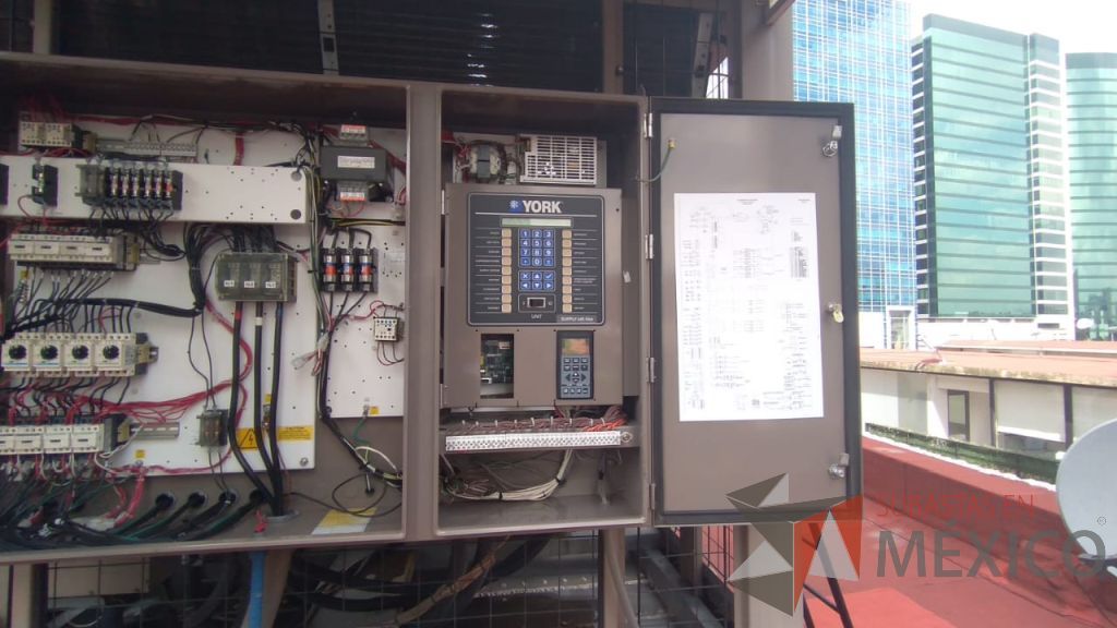 Lote 001 - Aire acondicionado YORK, Modelo: YPAL050CFC46BBDX, 50 TR, con 4 ventiladores. - Imagen 71