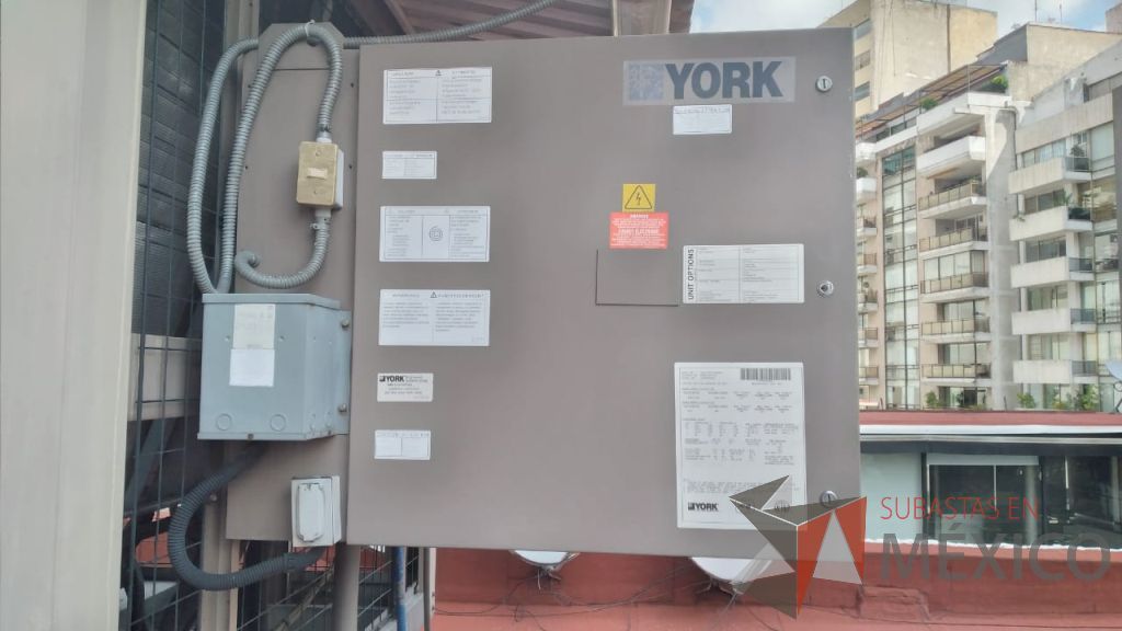 Lote 001 - Aire acondicionado YORK, Modelo: YPAL050CFC46BBDX, 50 TR, con 4 ventiladores. - Imagen 93