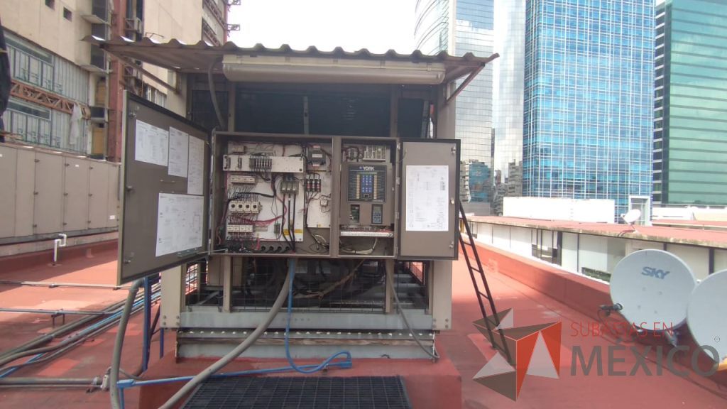Lote 001 - Aire acondicionado YORK, Modelo: YPAL050CFC46BBDX, 50 TR, con 4 ventiladores. - Imagen 104