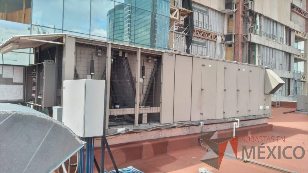 Lote 002 - Aire acondicionado YORK, Modelo: YPAL050CFC46BBDX, 50 TR, con 4 ventiladores. - Imagen 3