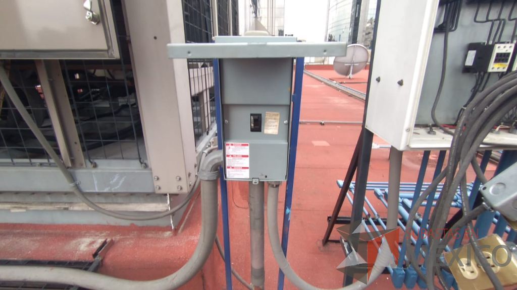 Lote 002 - Aire acondicionado YORK, Modelo: YPAL050CFC46BBDX, 50 TR, con 4 ventiladores. - Imagen 63