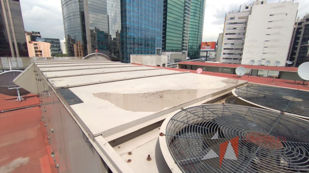 Lote 002 - Aire acondicionado YORK, Modelo: YPAL050CFC46BBDX, 50 TR, con 4 ventiladores. - Imagen 81