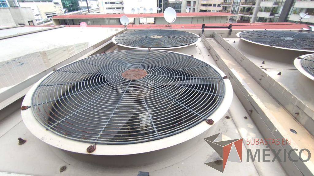 Lote 002 - Aire acondicionado YORK, Modelo: YPAL050CFC46BBDX, 50 TR, con 4 ventiladores. - Imagen 99
