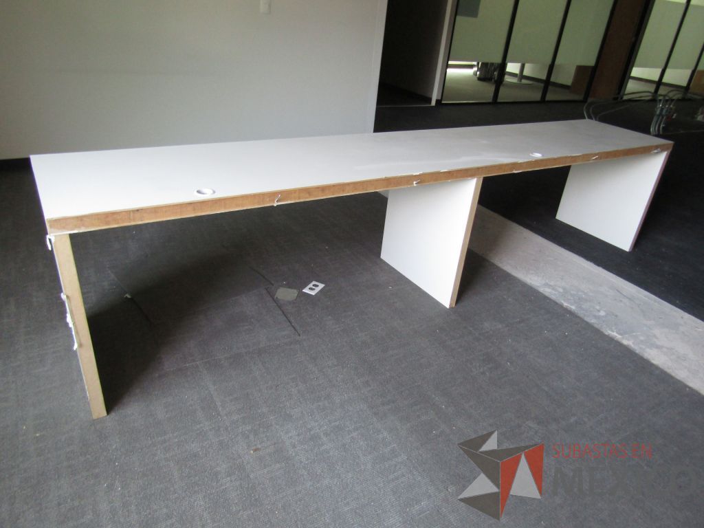 Lote 157 - Mesa de trabajo color blanco para 2 personas tipo madera