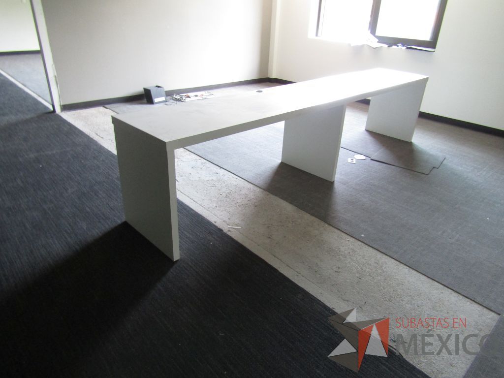 Lote 157 - Mesa de trabajo color blanco para 2 personas tipo madera - Imagen 3