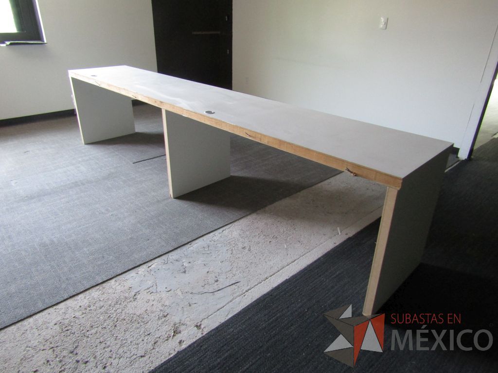 Lote 157 - Mesa de trabajo color blanco para 2 personas tipo madera - Imagen 4