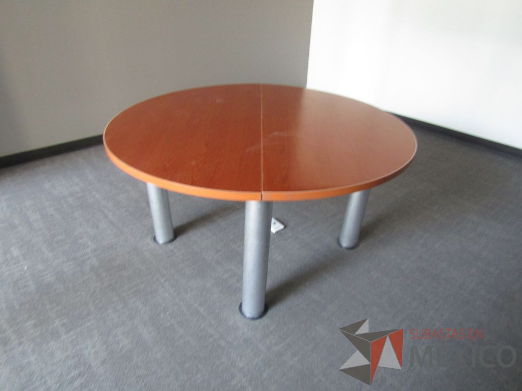 Lote 159 - Mesa de trabajo circular con patas metálicas color gris y cubierta color café