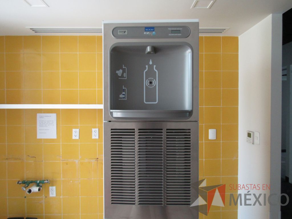Lote 165 - Estación de llenado de botellas eléctrico ELKAY EZH2O
