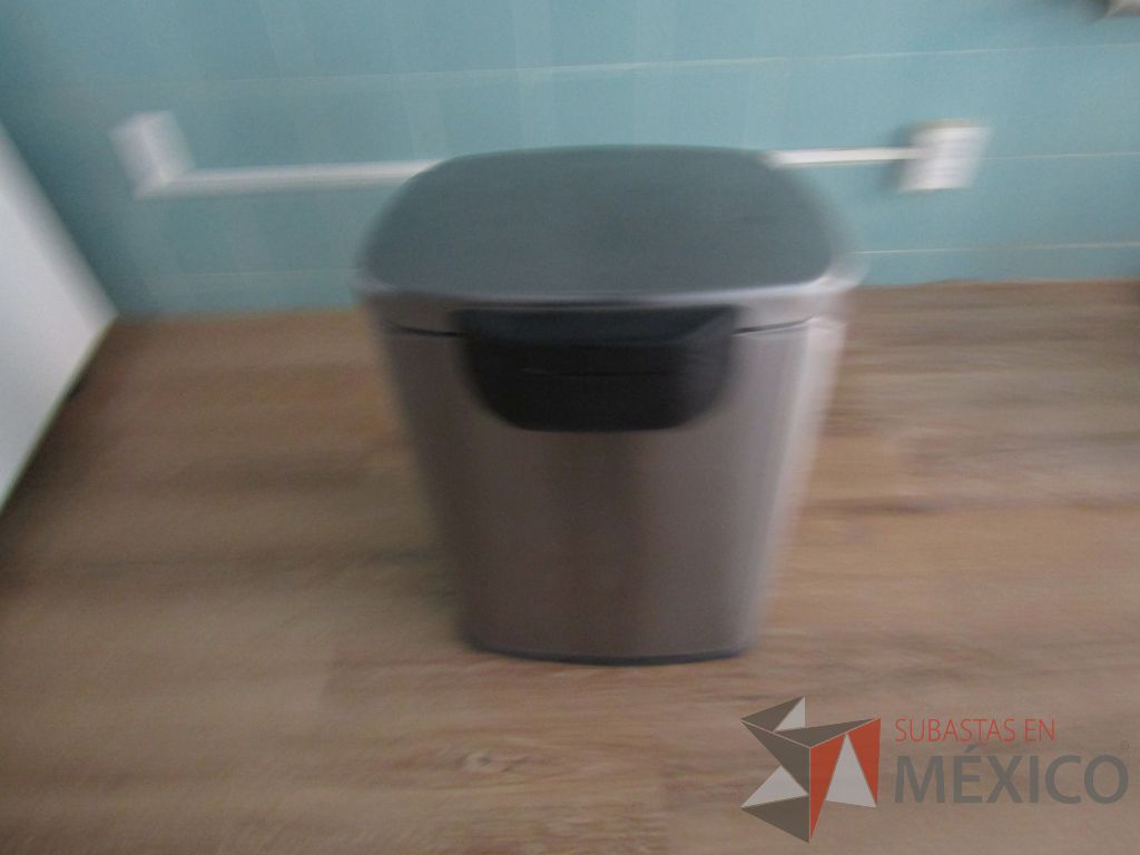 Lote 169 - Bote de basura metálico con tapa y pedal - Imagen 5