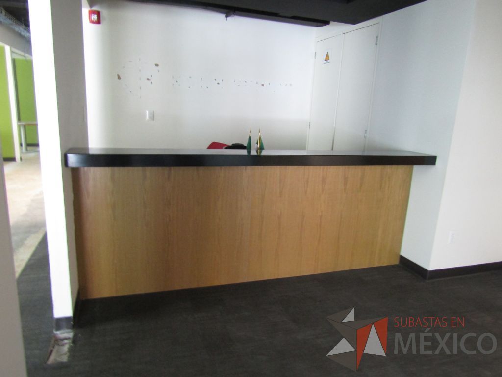Lote 171 - Recepción de trabajo empotrada tipo madera con cubierta color negra