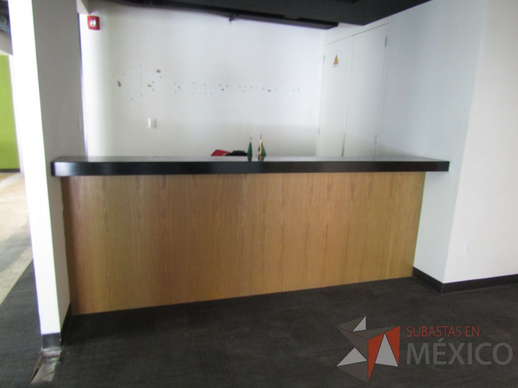 Lote 171 - Recepción de trabajo empotrada tipo madera con cubierta color negra - Imagen 2