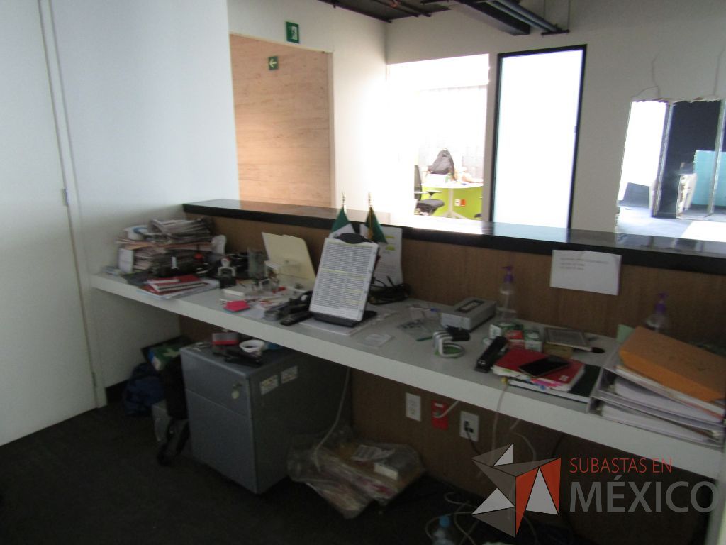 Lote 171 - Recepción de trabajo empotrada tipo madera con cubierta color negra - Imagen 3