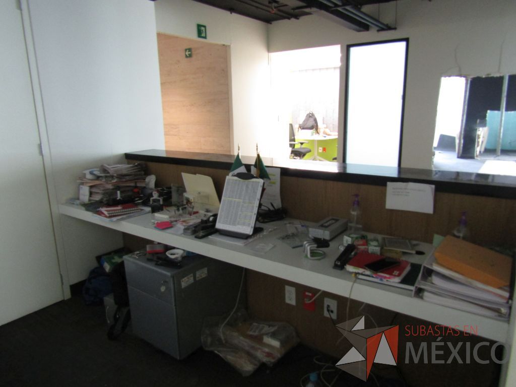 Lote 171 - Recepción de trabajo empotrada tipo madera con cubierta color negra - Imagen 4