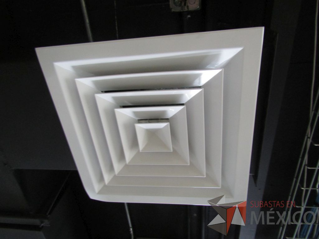 Lote 172 - 30 Rejilla de aire metálica en color blanco - Imagen 3