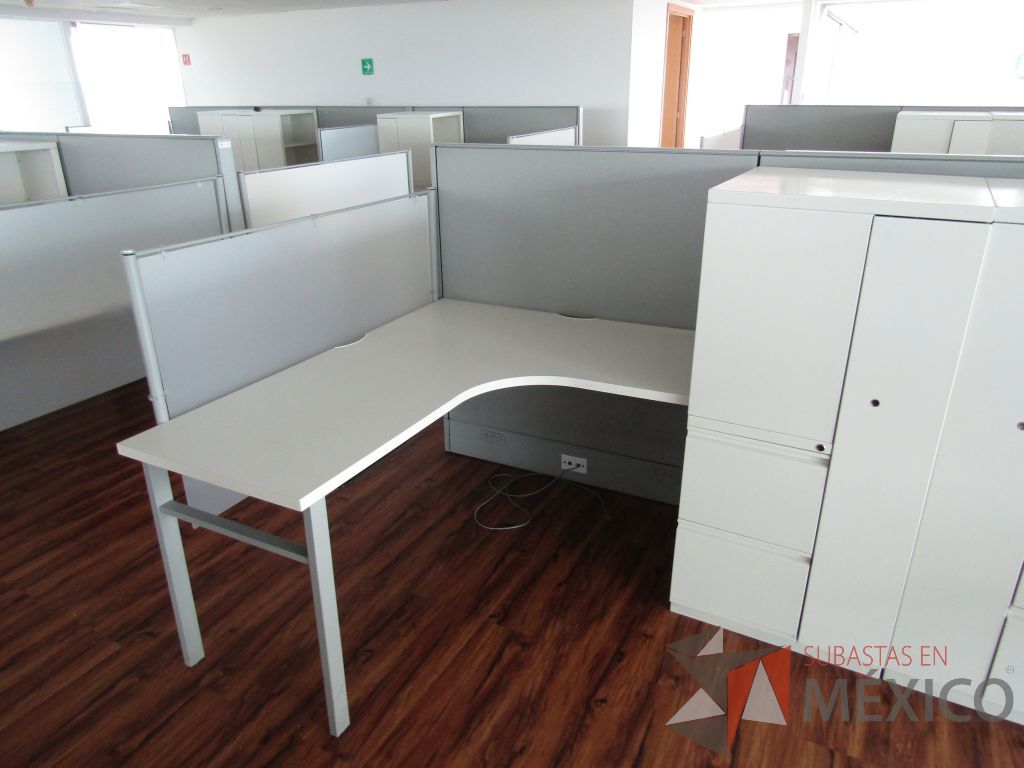 Lote 003 - Estación de trabajo para 4 personas, mampara alta, separadores de acrílico - Imagen 5