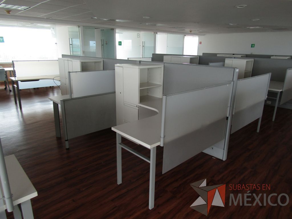 Lote 019 - Estación de trabajo para 6 personas, mampara alta, separadores de acrílico - Imagen 4