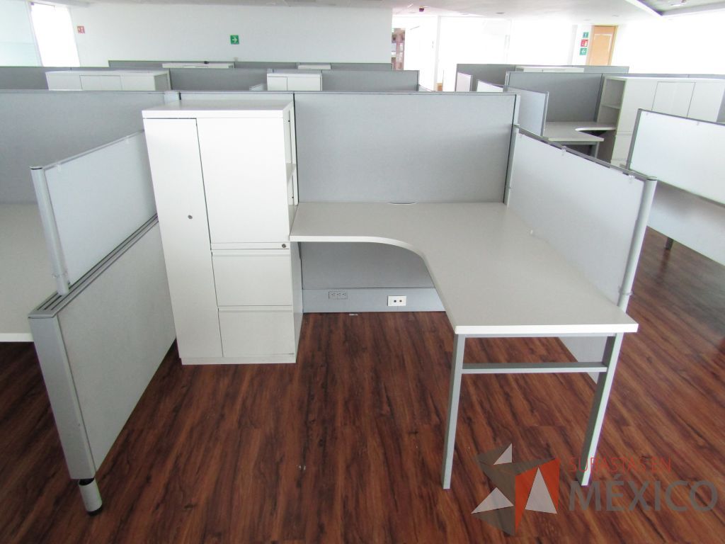 Lote 019 - Estación de trabajo para 6 personas, mampara alta, separadores de acrílico - Imagen 7