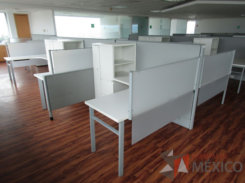 Lote 020 - Estación de trabajo para 6 personas, mampara alta, separadores de acrílico - Imagen 3