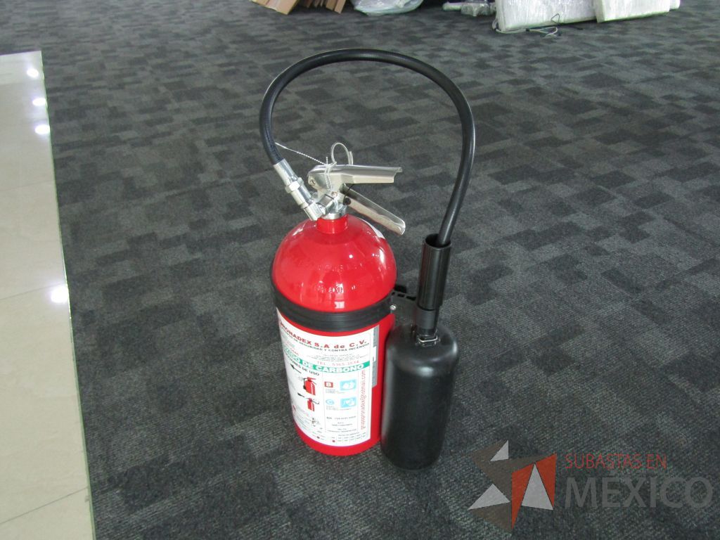 Lote 067 - Extintor de 2.3 kg con bote metálico - Imagen 8