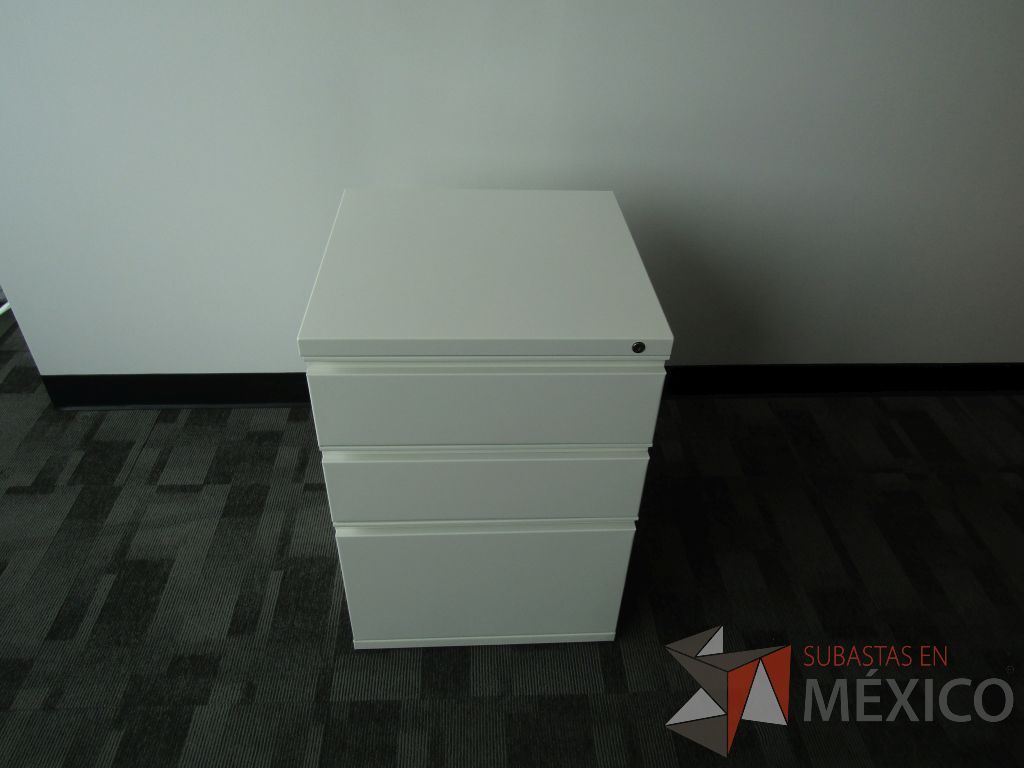 Lote 116 - Archivero vertical metálico de 3 cajones color blanco - Imagen 3