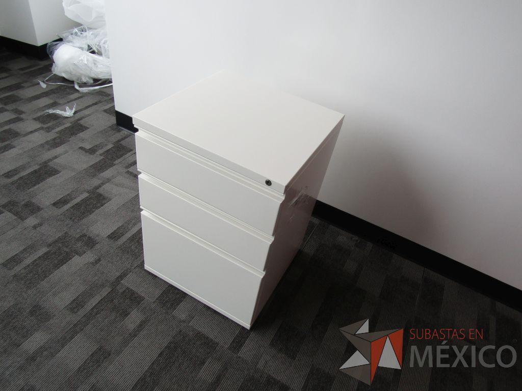 Lote 116 - Archivero vertical metálico de 3 cajones color blanco - Imagen 7