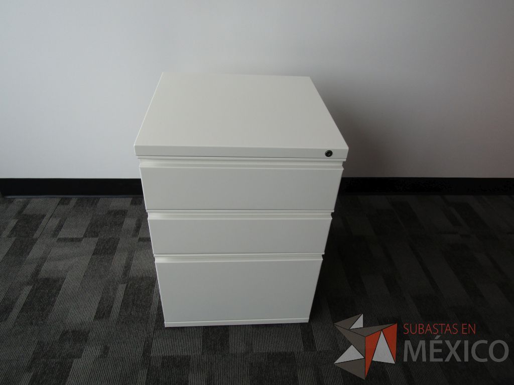 Lote 116 - Archivero vertical metálico de 3 cajones color blanco