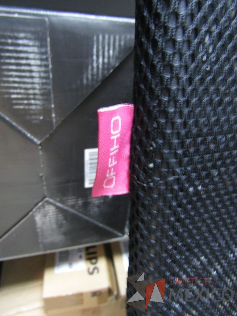 Lote 122 - Silla tipo trineo, descansabrazo fijo, asiento en tela color negro y respaldo en malla - Imagen 10